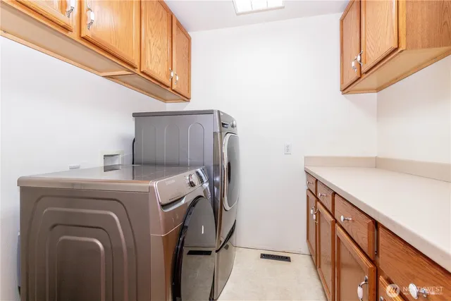 $910,000 | 14636 46th Avenue South, Tukwila, WA 98168