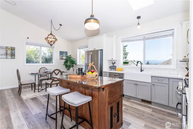 $910,000 | 14636 46th Avenue South, Tukwila, WA 98168