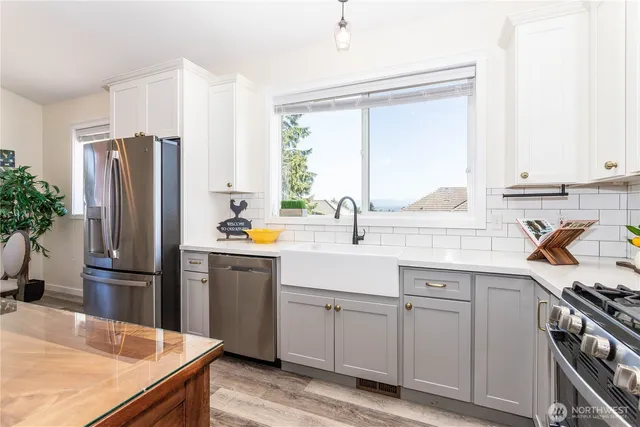 $910,000 | 14636 46th Avenue South, Tukwila, WA 98168