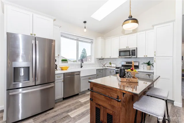 $910,000 | 14636 46th Avenue South, Tukwila, WA 98168