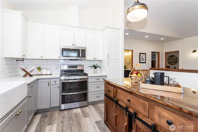 $910,000 | 14636 46th Avenue South, Tukwila, WA 98168