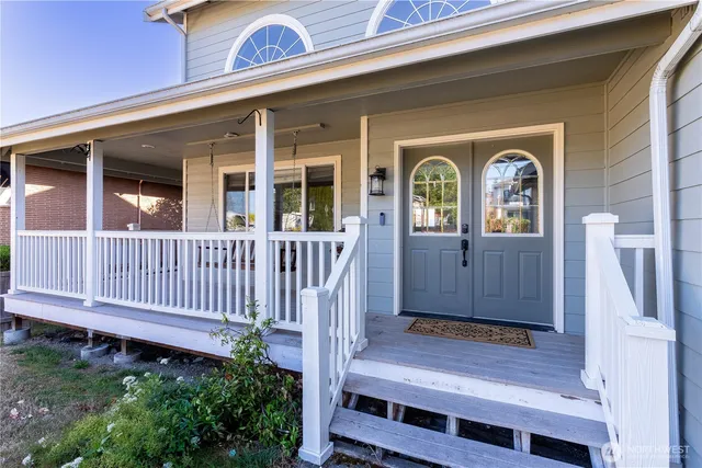 $910,000 | 14636 46th Avenue South, Tukwila, WA 98168