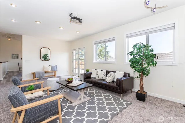 $910,000 | 14636 46th Avenue South, Tukwila, WA 98168