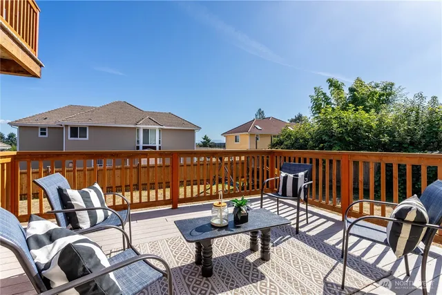 $910,000 | 14636 46th Avenue South, Tukwila, WA 98168