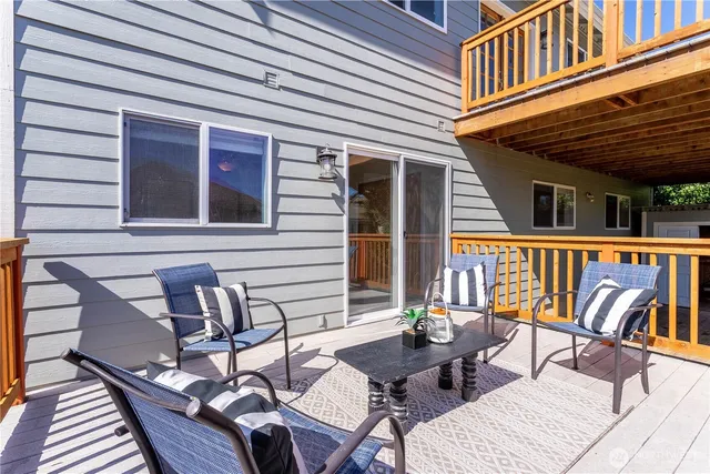 $910,000 | 14636 46th Avenue South, Tukwila, WA 98168