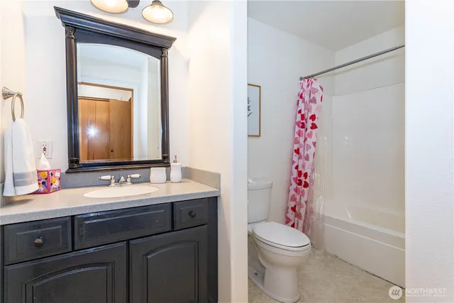 $910,000 | 14636 46th Avenue South, Tukwila, WA 98168