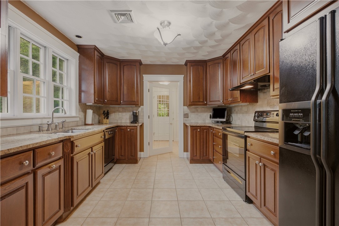 99 Sunderland Road Exeter, RI 02822 - Photo 10 of 36