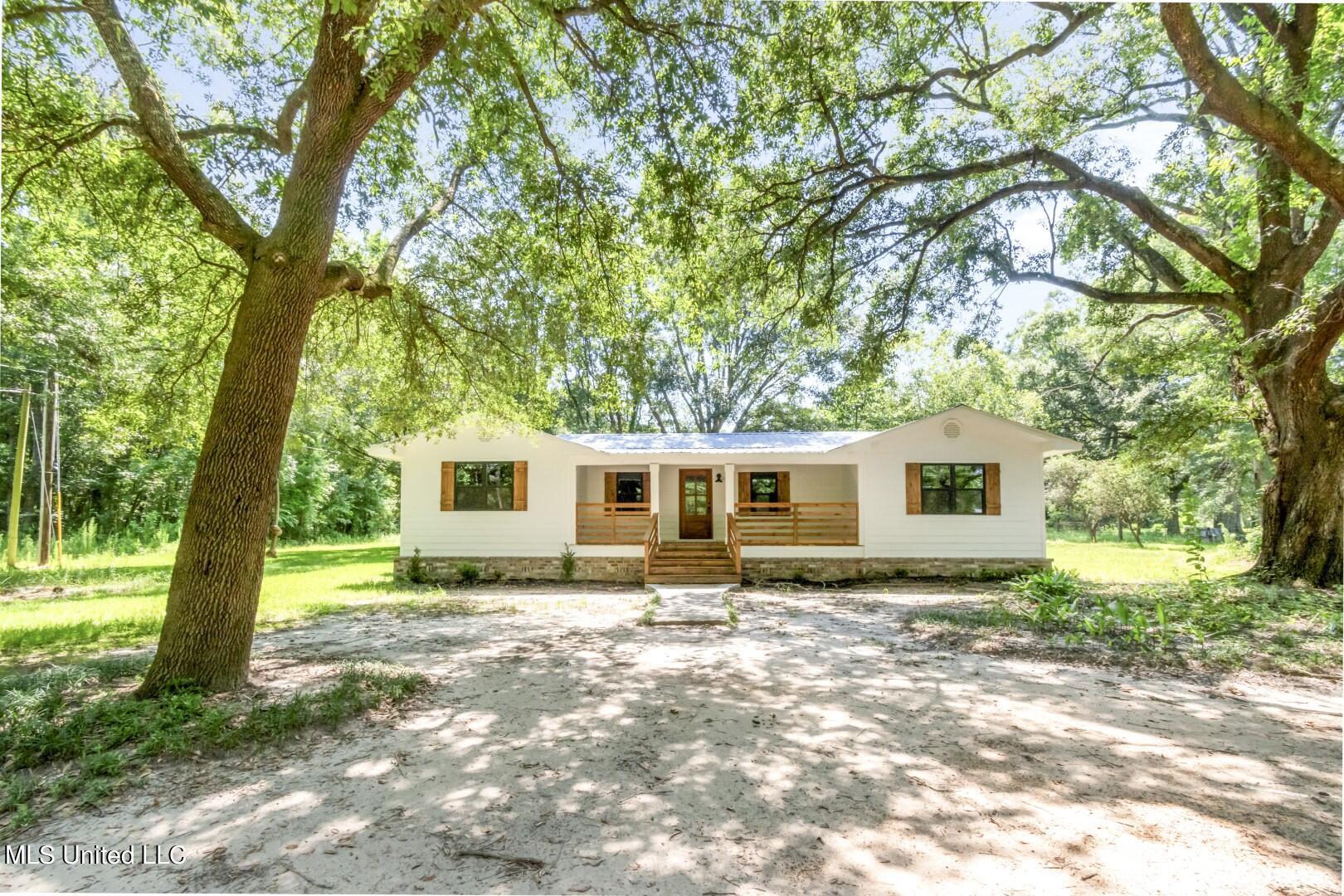 2624 Hardy Parker Road Moss Point, MS 39562 - Photo 1 of 25 DSC_1354 (Large)