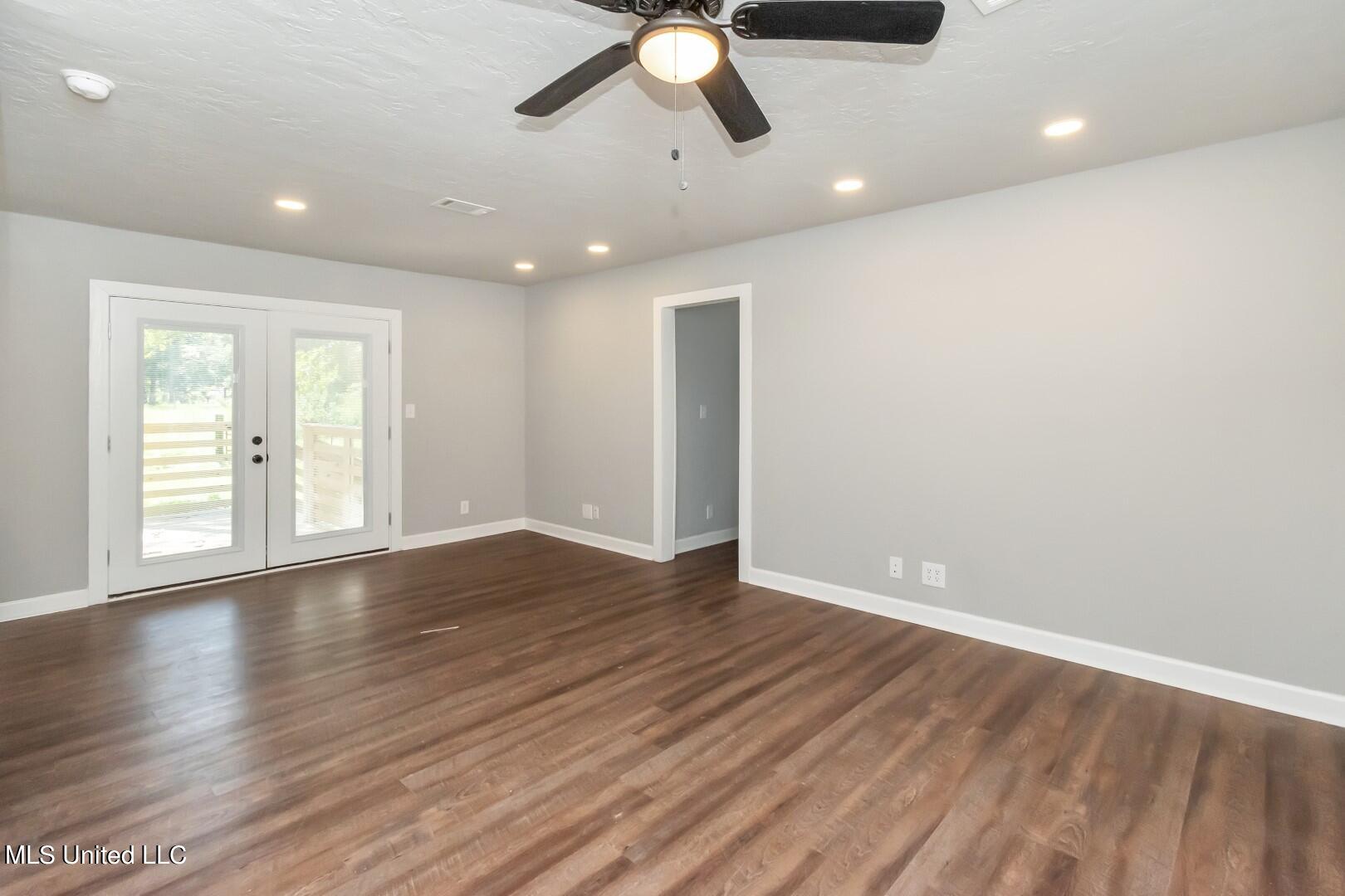 2624 Hardy Parker Road Moss Point, MS 39562 - Photo 12 of 25 DSC_1358 (Large)