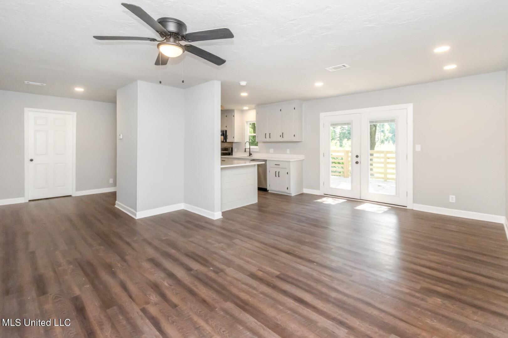 2624 Hardy Parker Road Moss Point, MS 39562 - Photo 13 of 25 DSC_1435 (Large)
