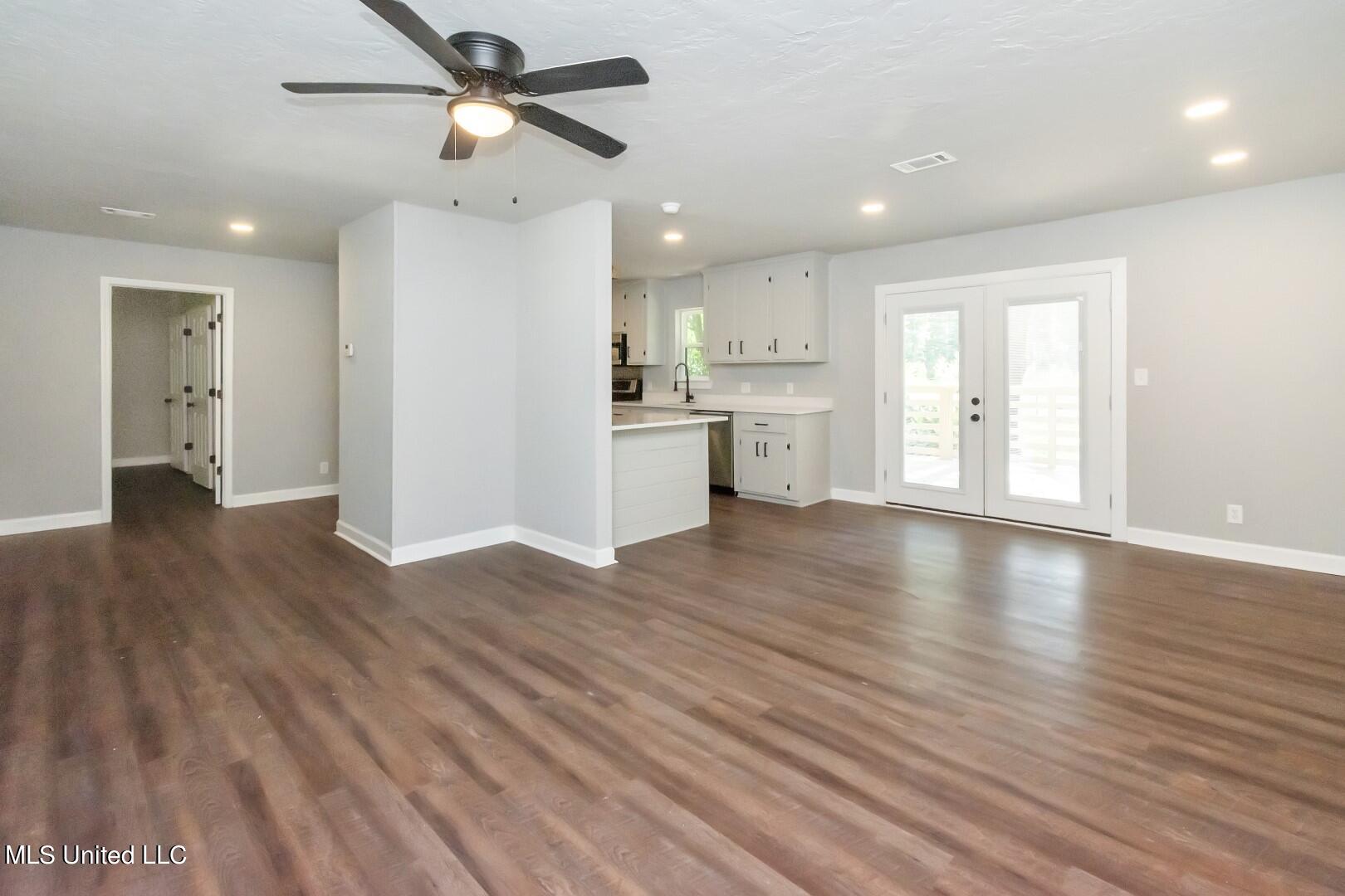 2624 Hardy Parker Road Moss Point, MS 39562 - Photo 14 of 25 DSC_1359 (Large)