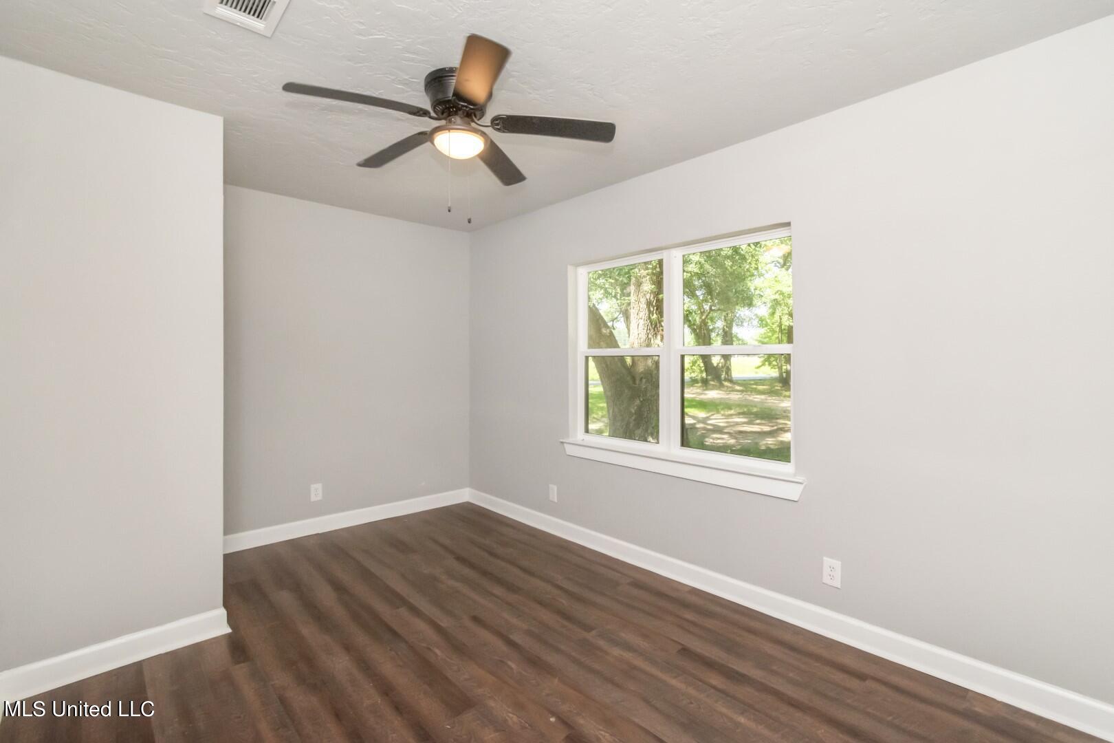 2624 Hardy Parker Road Moss Point, MS 39562 - Photo 17 of 25 DSC_1385 (Large)