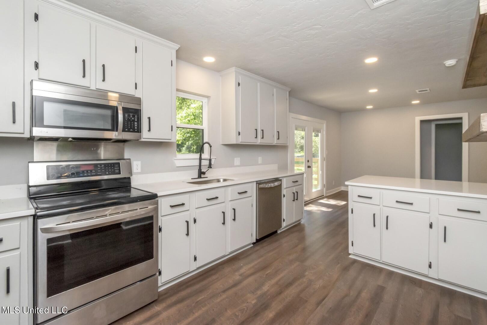 2624 Hardy Parker Road Moss Point, MS 39562 - Photo 18 of 25 DSC_1426 (Large)