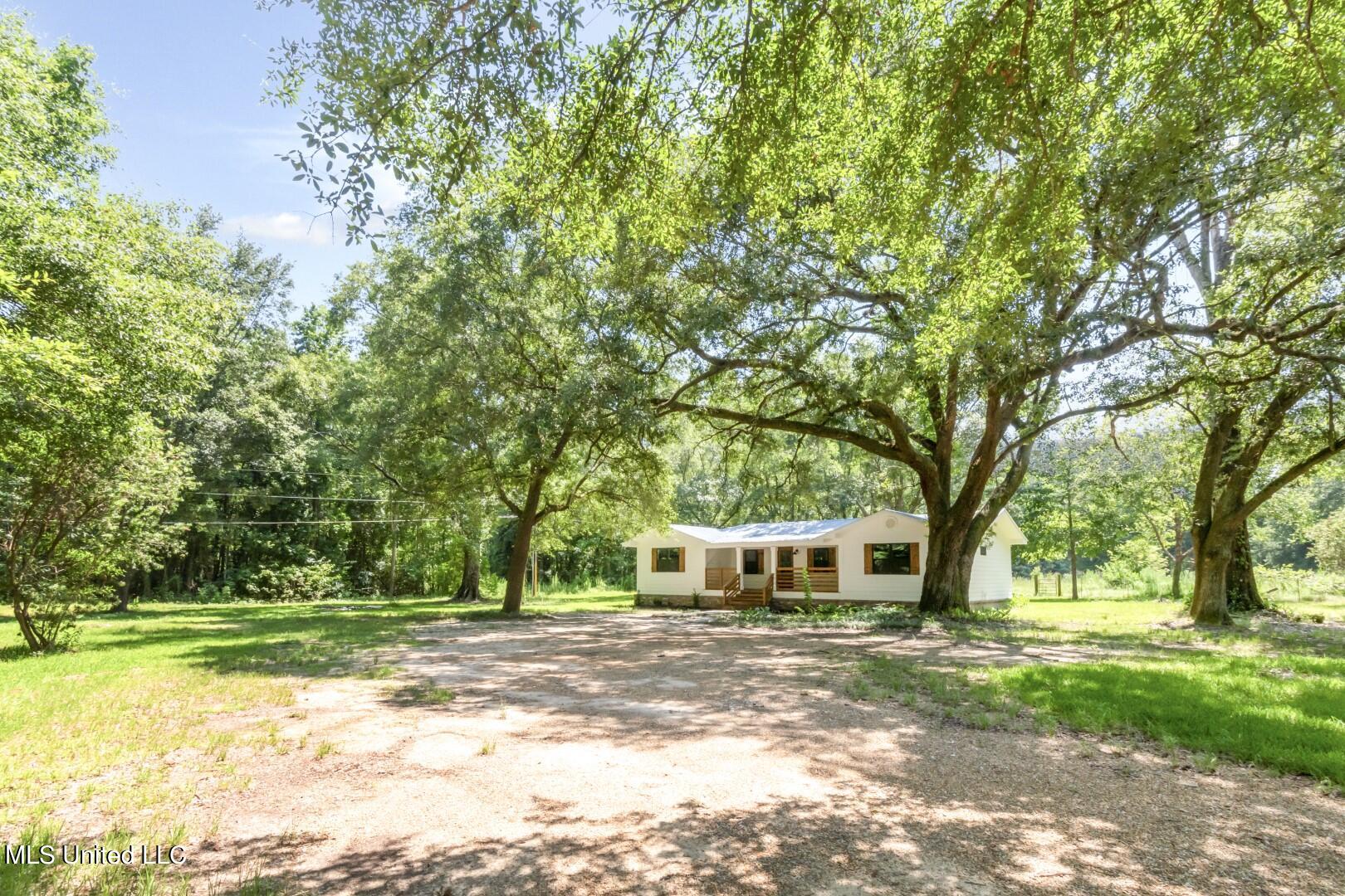 2624 Hardy Parker Road Moss Point, MS 39562 - Photo 3 of 25 DSC_1345 (Large)