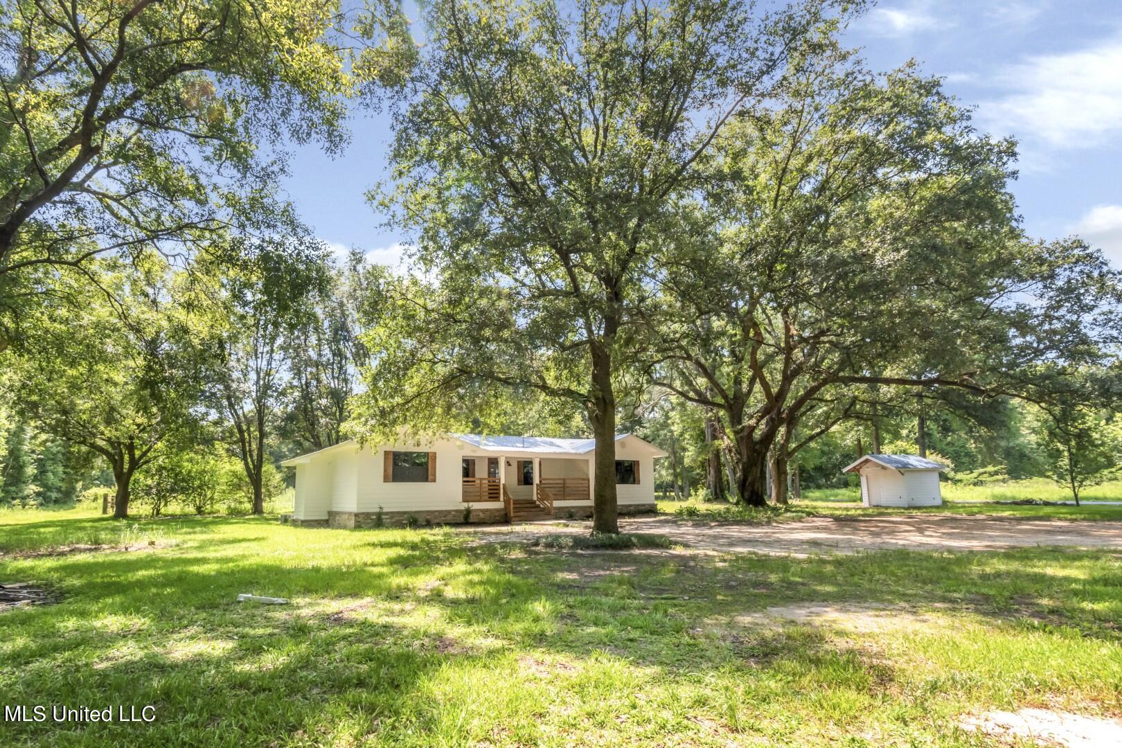 2624 Hardy Parker Road Moss Point, MS 39562 - Photo 4 of 25 DSC_1352 (Large)