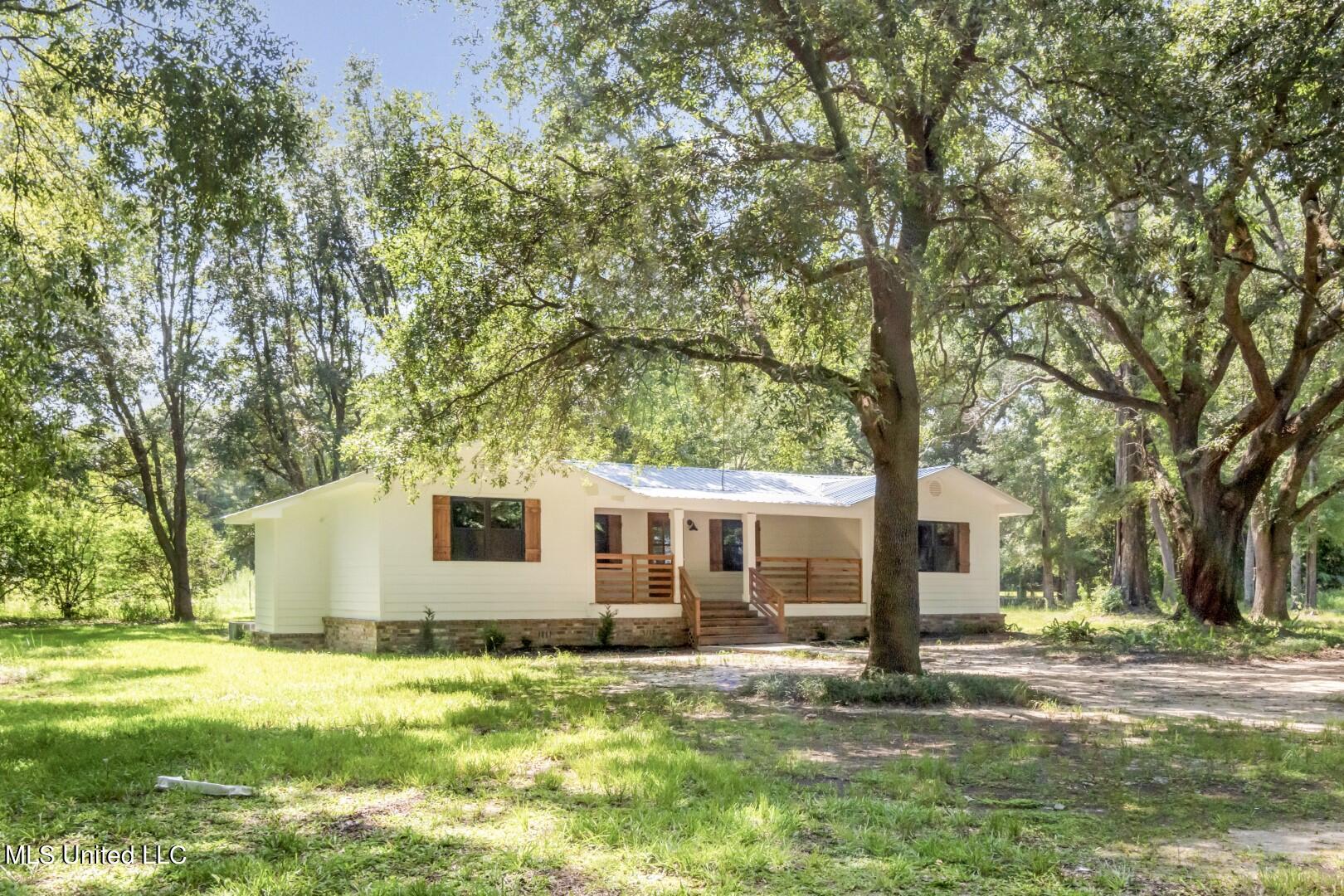 2624 Hardy Parker Road Moss Point, MS 39562 - Photo 5 of 25 DSC_1351 (Large)