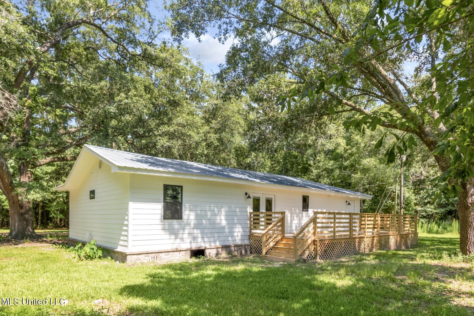 2624 Hardy Parker Road Moss Point, MS 39562 - Photo 6 of 25 DSC_1407 (Large)