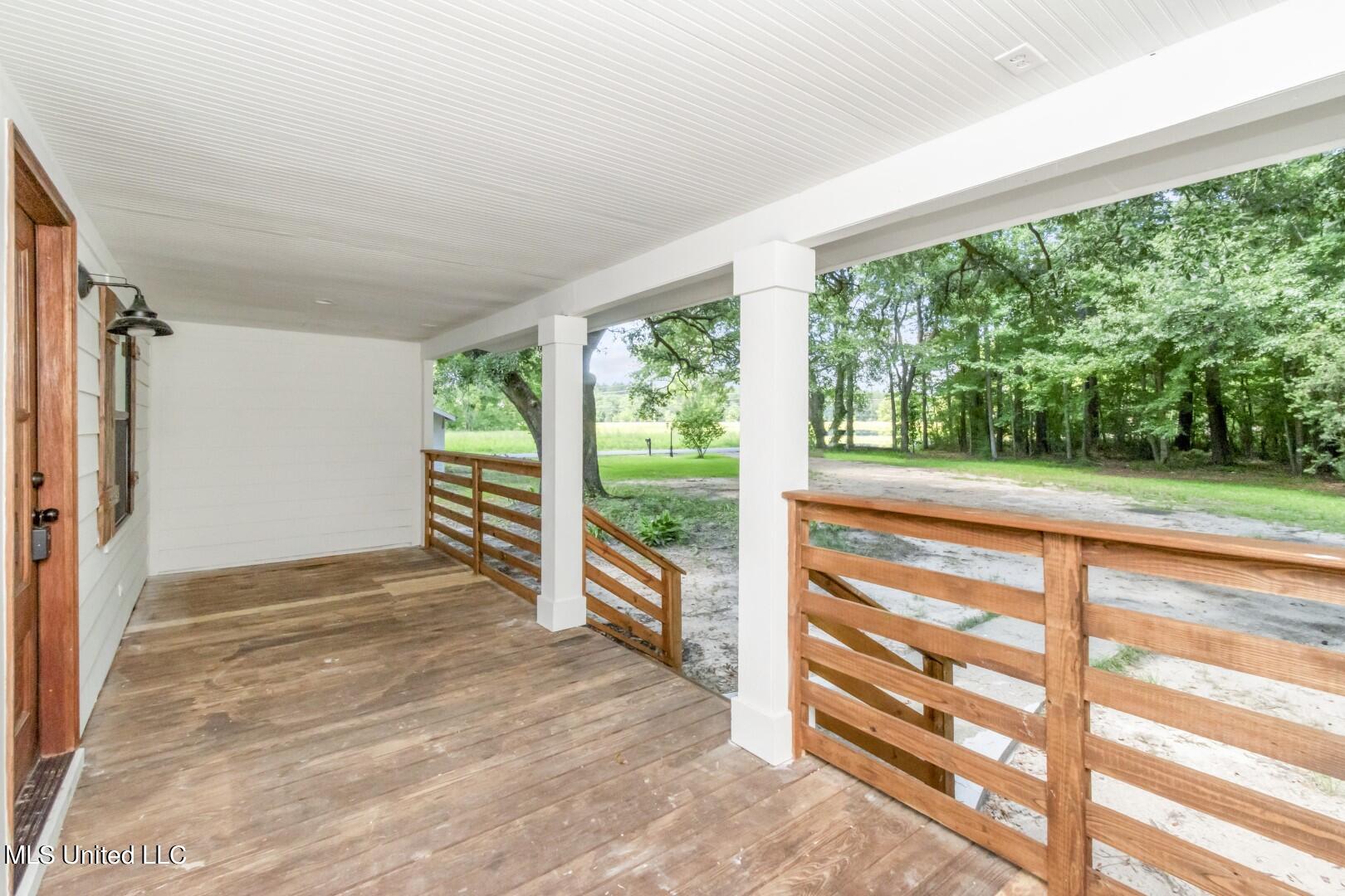 2624 Hardy Parker Road Moss Point, MS 39562 - Photo 8 of 25 DSC_1357 (Large)