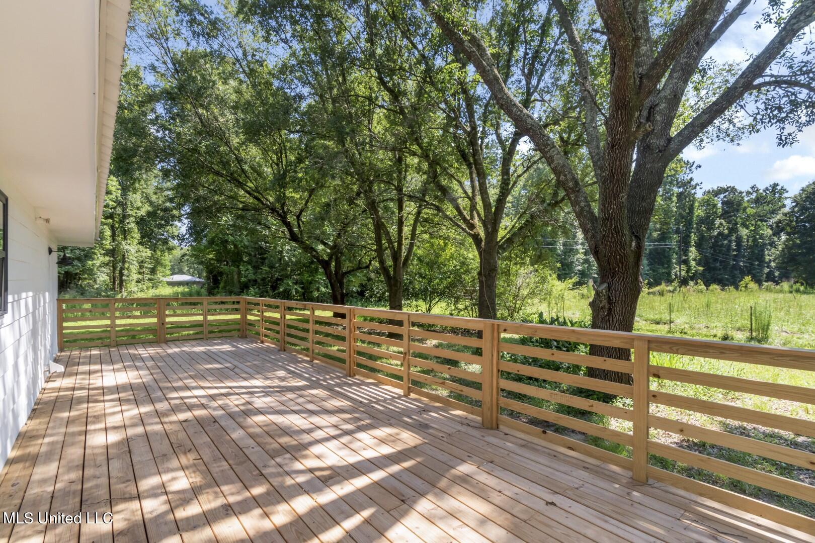 2624 Hardy Parker Road Moss Point, MS 39562 - Photo 9 of 25 DSC_1400 (Large)