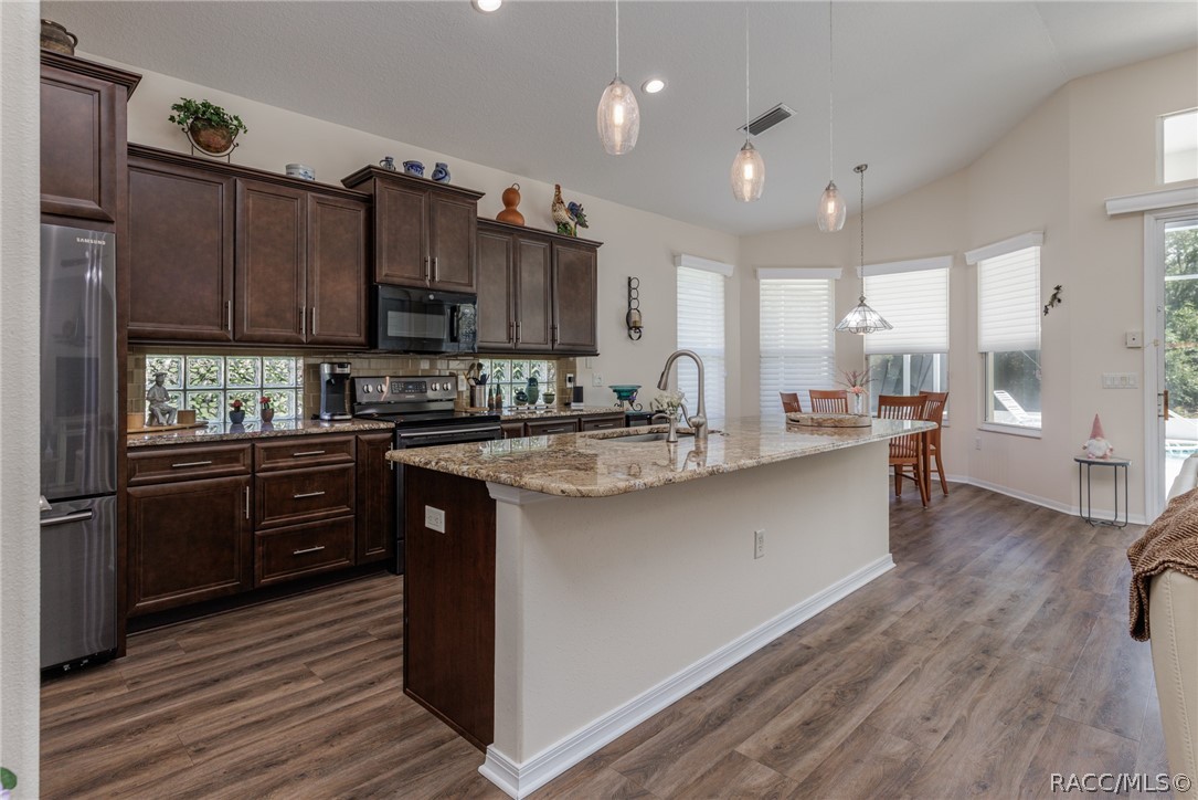 639 West Doerr Path Hernando, FL 34442 - Photo 3 of 61