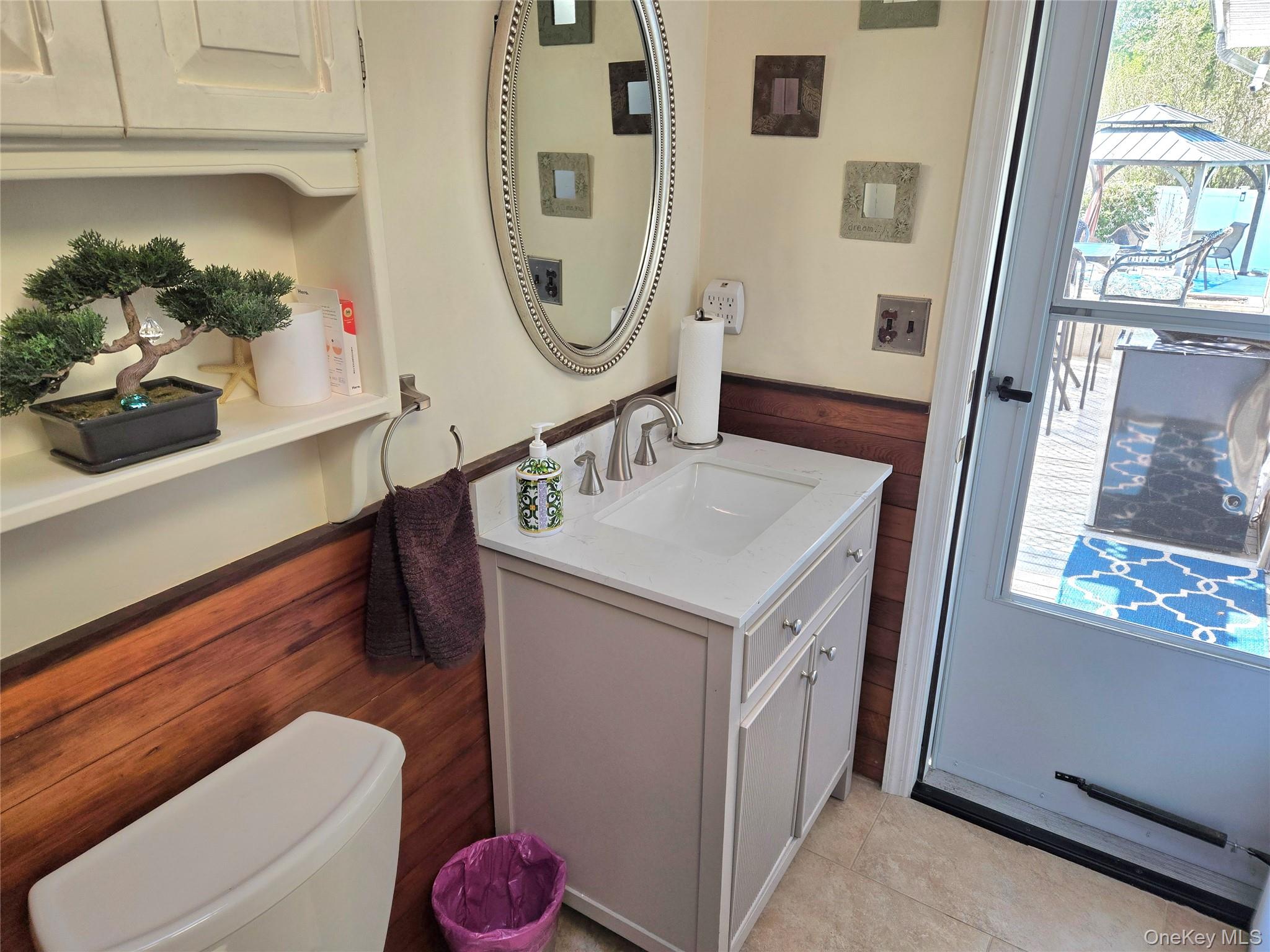 212 Matthews Road Oakdale, NY 11769 - Photo 26 of 38 Shared bath with access to backyard