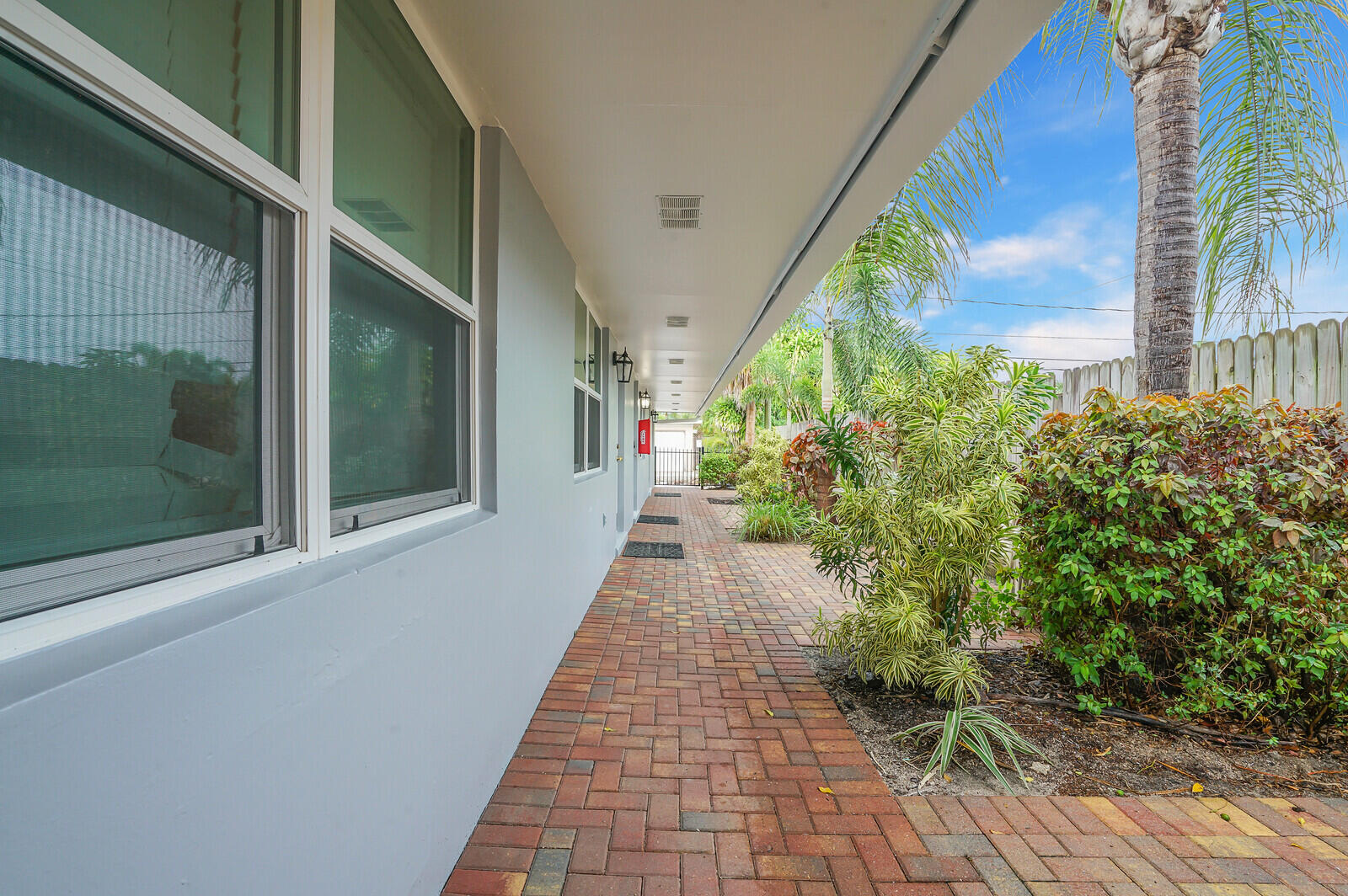 914 North Federal Highway, Unit 4 Lake Worth Beach, FL 33460 - Photo 15 of 18 a view of a pathway of a house
