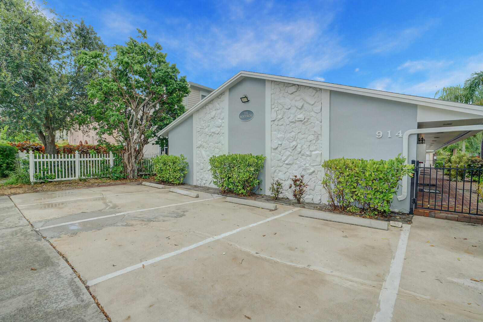 914 North Federal Highway, Unit 4 Lake Worth Beach, FL 33460 - Photo 18 of 18 a front view of a house with garden