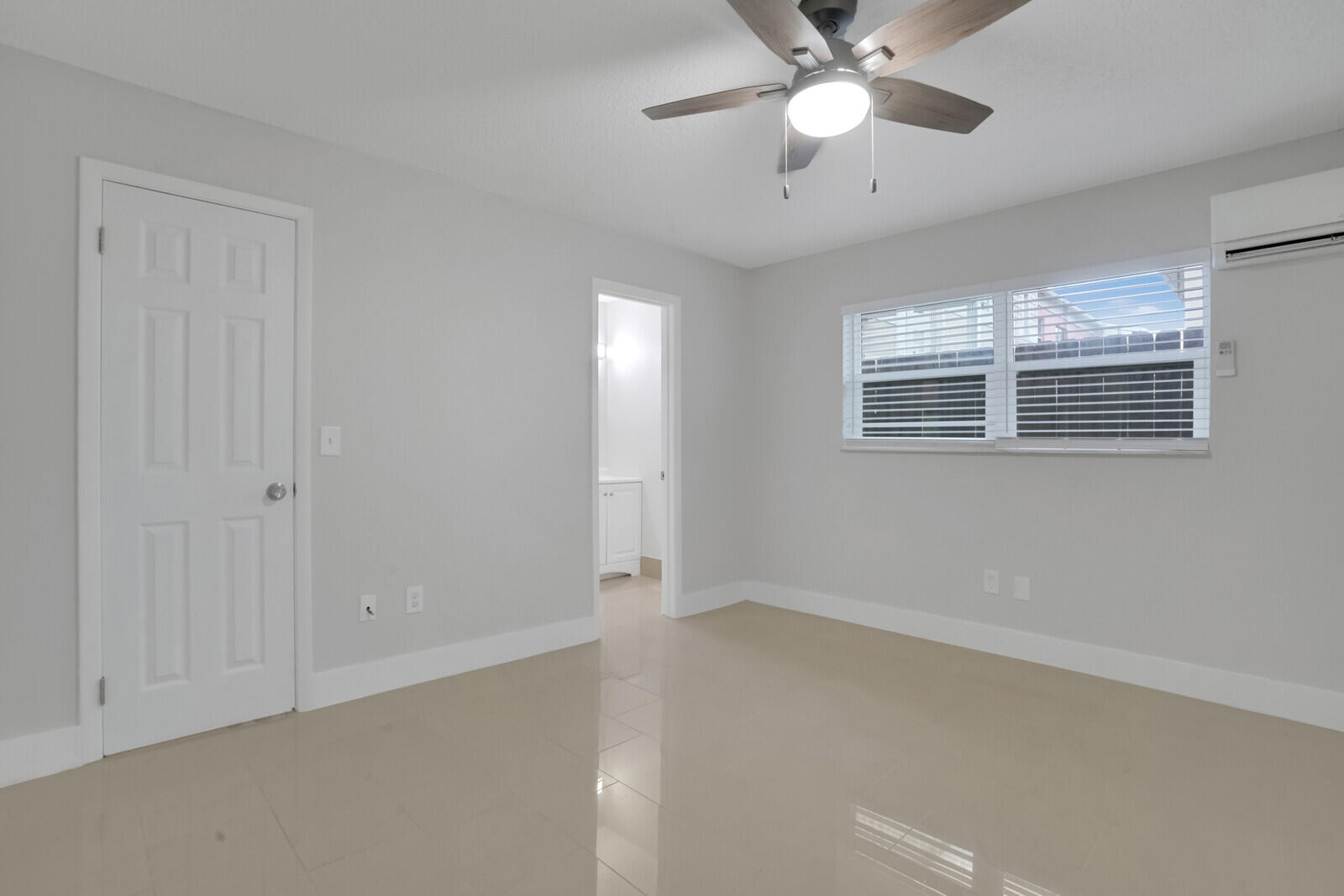 914 North Federal Highway, Unit 4 Lake Worth Beach, FL 33460 - Photo 10 of 18 a view of an empty room with a window