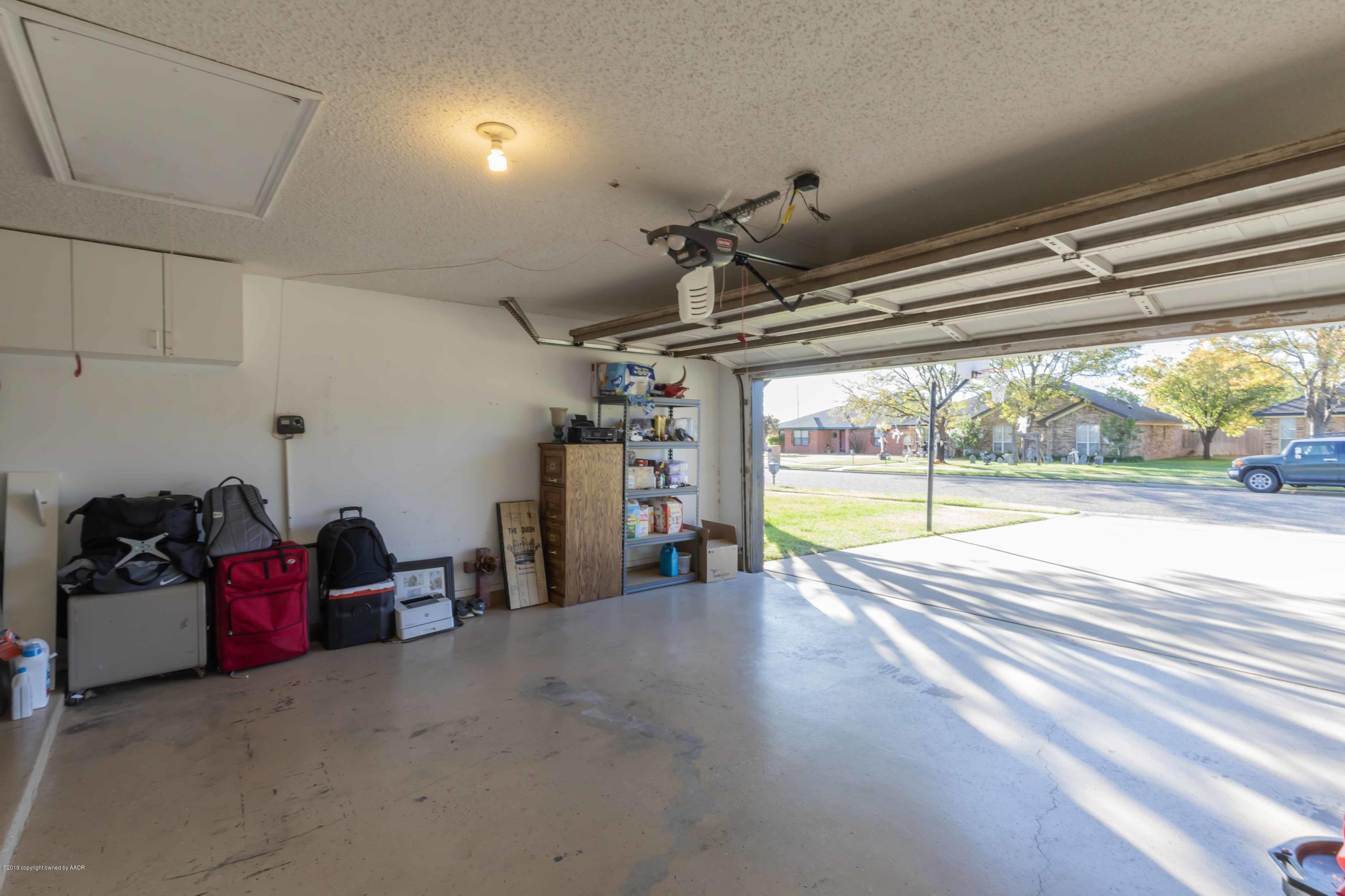 4208 Rincon Avenue Amarillo, TX 79110 - Photo 34 of 38 GARAGE VIEW 1