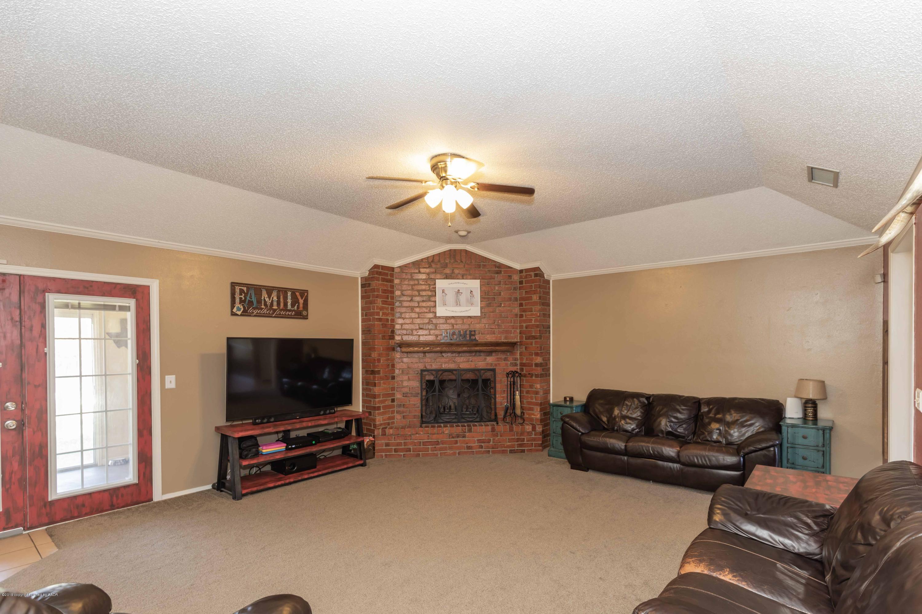 4208 Rincon Avenue Amarillo, TX 79110 - Photo 7 of 38 LIVING ROOM VIEW 2