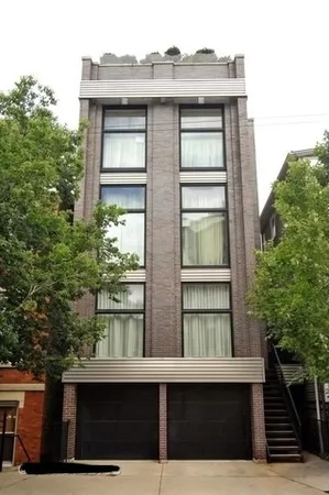$3,900 | 813 North May Street, Unit A, Chicago, IL 60642