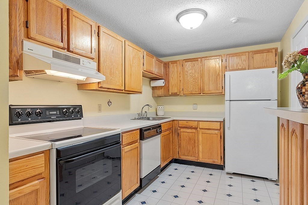 181 Littleton Road, Unit 334 Chelmsford, MA 01824 - Photo 8 of 41 Gallery Image 8