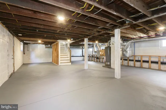 a view of a house with yard and a tree