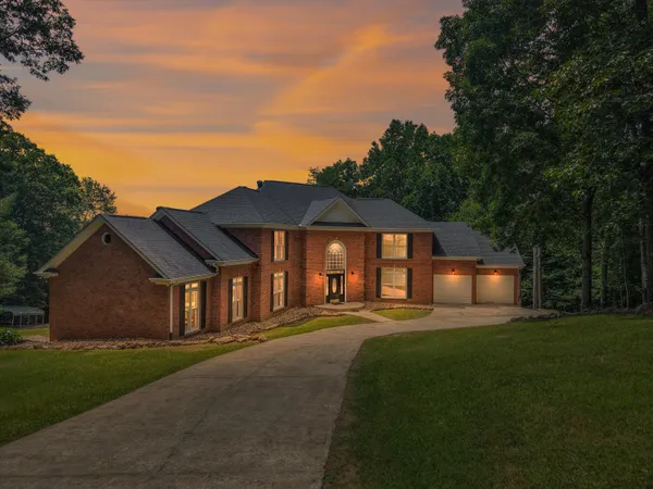 $680,000 | 310 Bluffs Road North, South Pittsburg, TN 37380