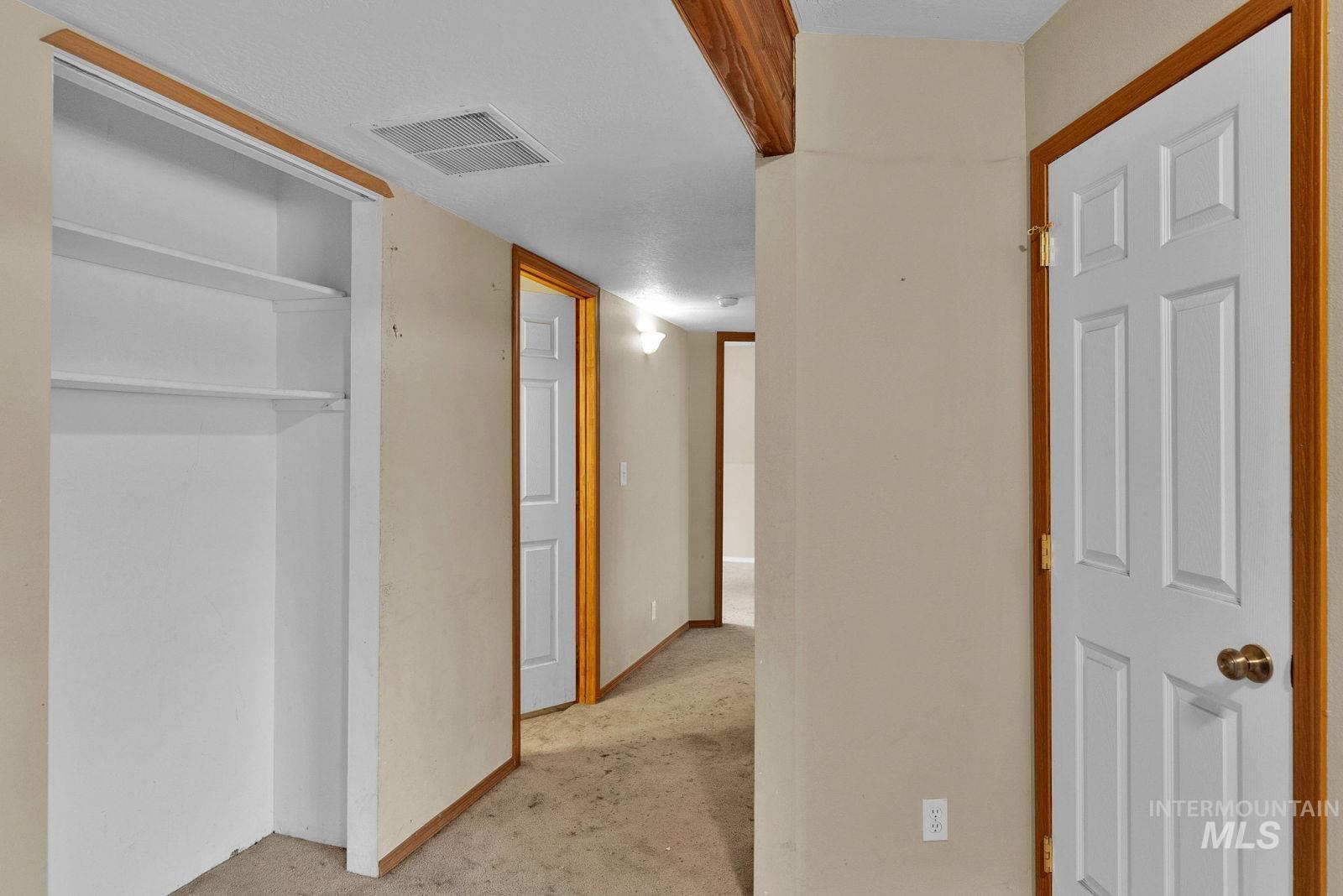 8561 Nebraska Street Rathdrum, ID 83858 - Photo 28 of 50 Hall featuring light carpet
