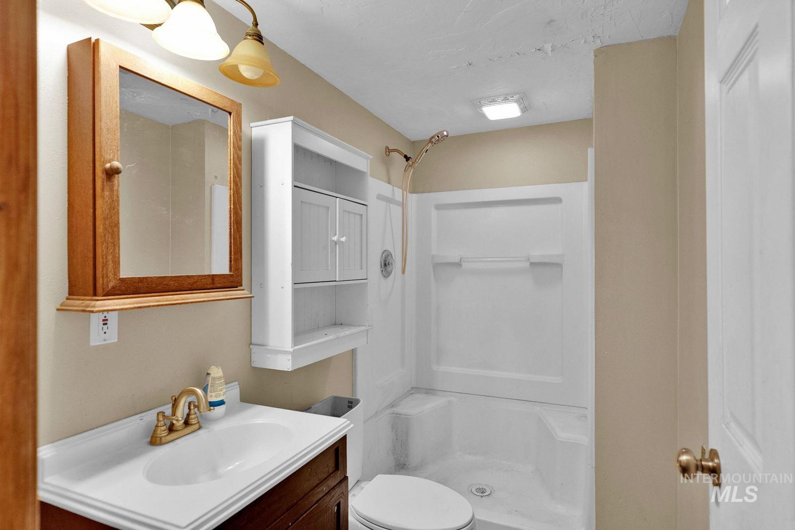 8561 Nebraska Street Rathdrum, ID 83858 - Photo 36 of 50 Bathroom featuring vanity and a shower stall