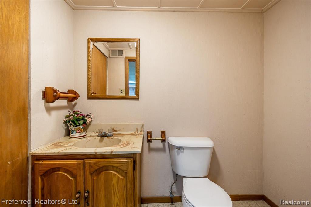 30210 High Valley Road Farmington Hills, MI 48331 - Photo 35 of 40