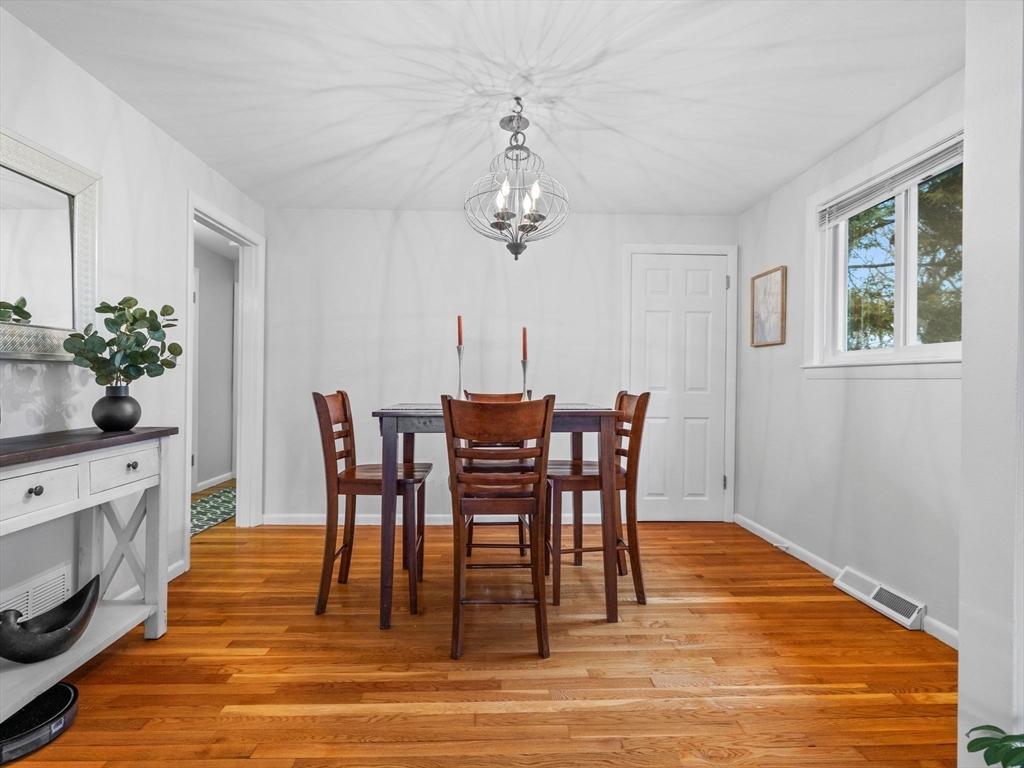 88 Lakeview Terrace Waltham, MA 02451 - Photo 3 of 14 Gallery Image 3