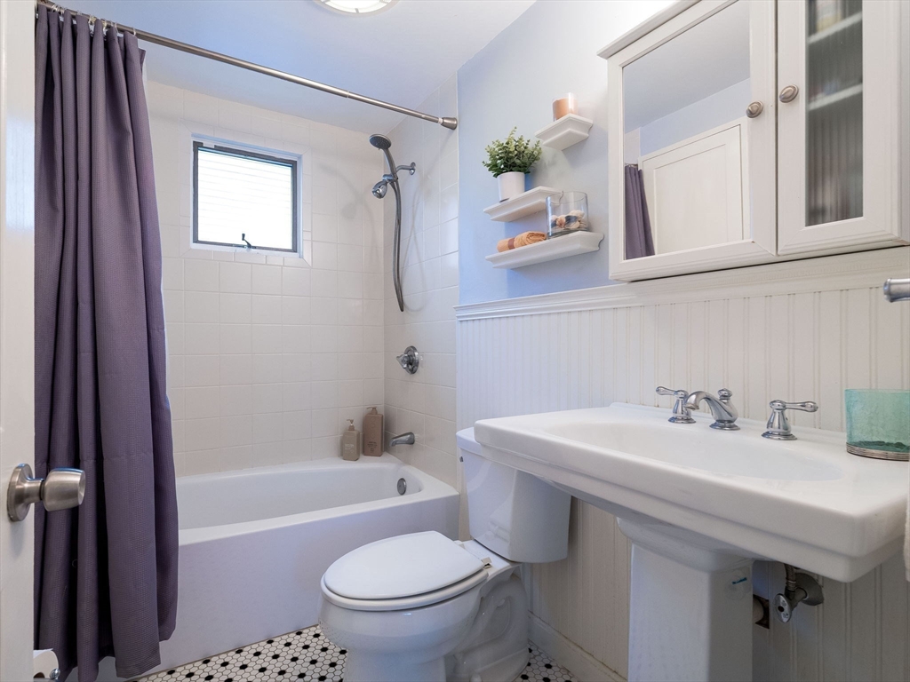 88 Lakeview Terrace Waltham, MA 02451 - Photo 7 of 14 Gallery Image 7