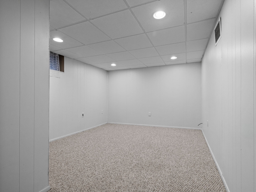 88 Lakeview Terrace Waltham, MA 02451 - Photo 8 of 14 Gallery Image 8