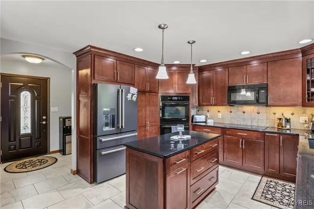 $749,499 | 354 Westwood Road, Lancaster, NY 14086