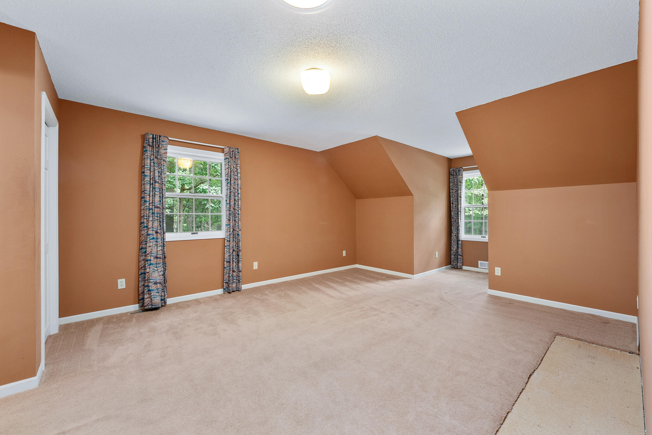 137 Canterbury Road Washington, WI 54701 - Photo 21 of 40 Built in was removed (missing carpeting)