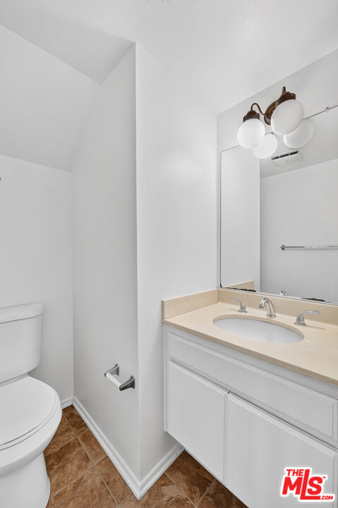 19221 Sherman Way, Unit 40 Reseda, CA 91335 - Photo 22 of 39