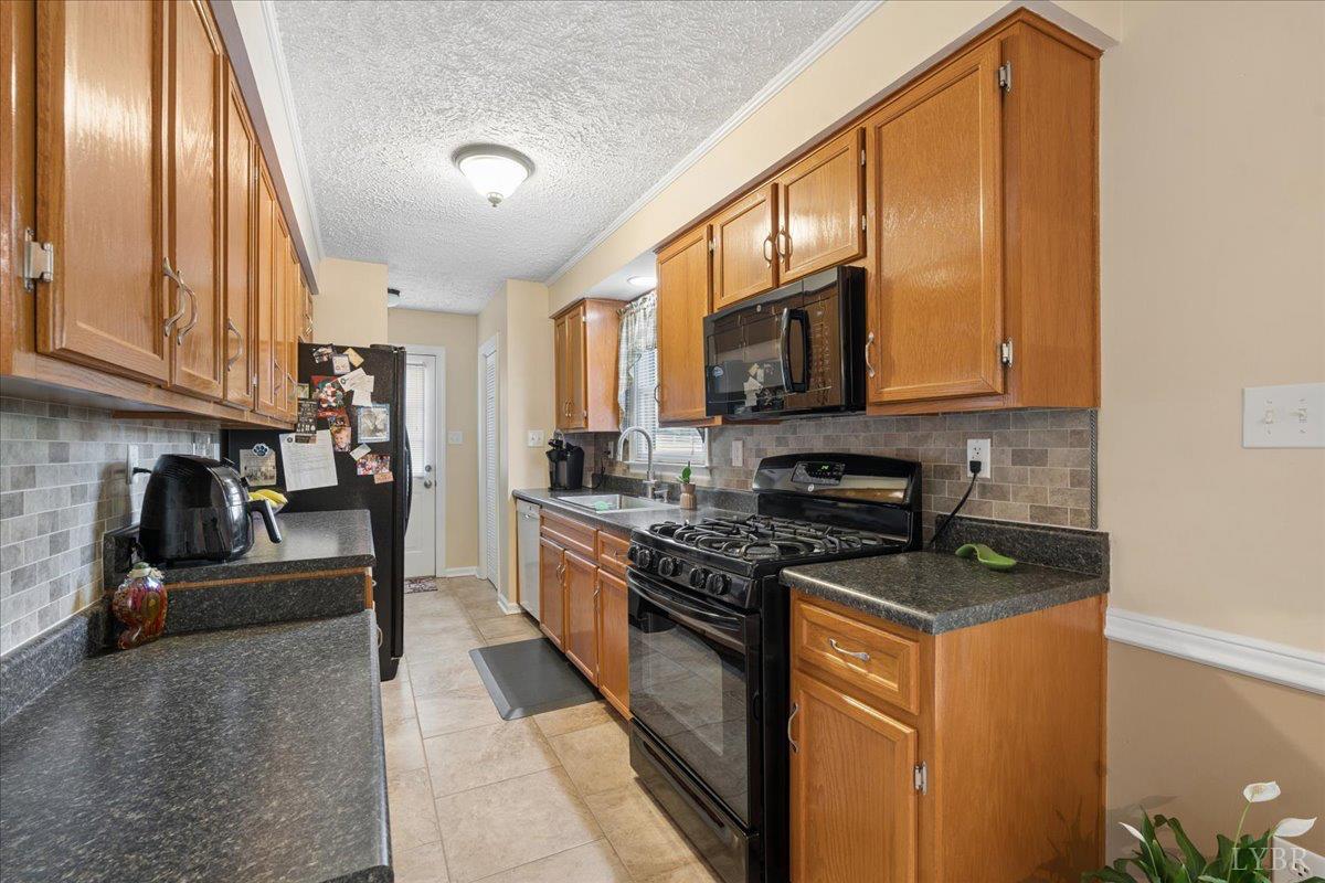 11188 Dickerson Mill Road Moneta, VA 24121 - Photo 3 of 39