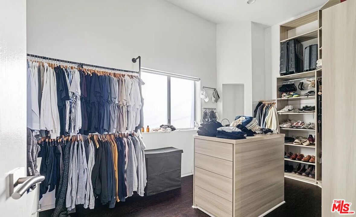615 6th Avenue, Unit 1/2 Venice, CA 90291 - Photo 11 of 44 a bedroom with a bed and a book shelf