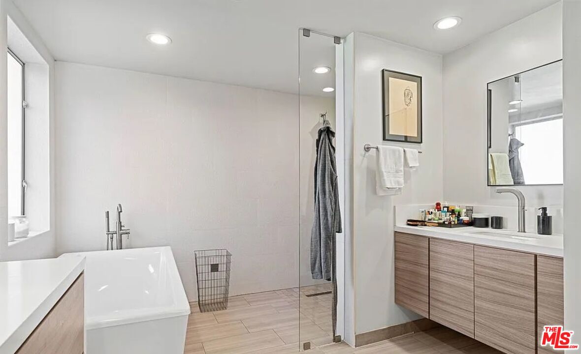 615 6th Avenue, Unit 1/2 Venice, CA 90291 - Photo 14 of 44 a bathroom with a sink a mirror and a shower