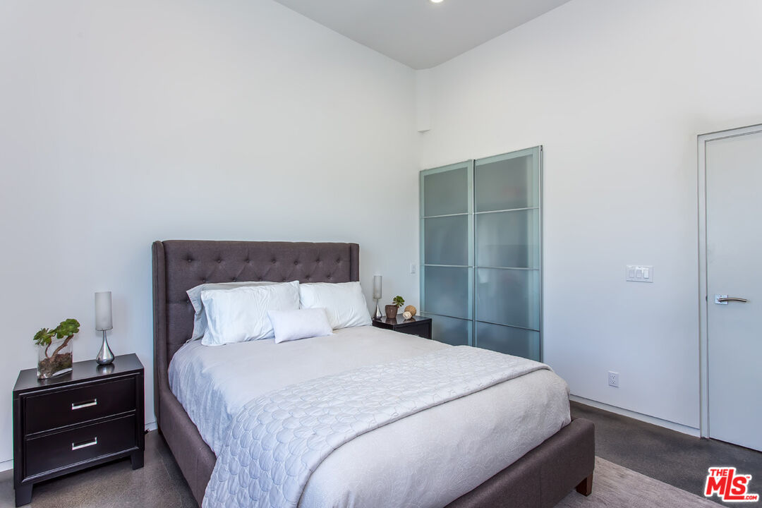 615 6th Avenue, Unit 1/2 Venice, CA 90291 - Photo 16 of 44 a bedroom with a bed and a window