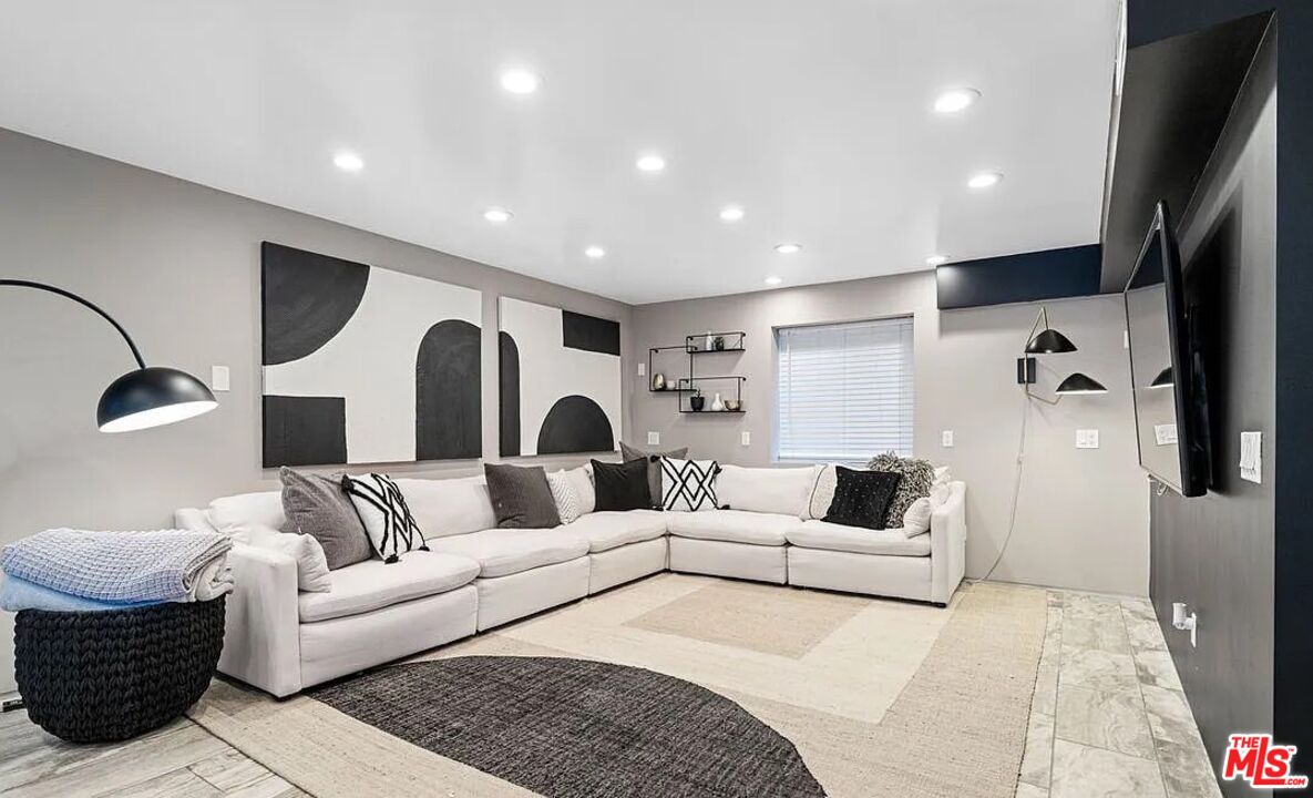 615 6th Avenue, Unit 1/2 Venice, CA 90291 - Photo 26 of 44 a living room with furniture and a painting