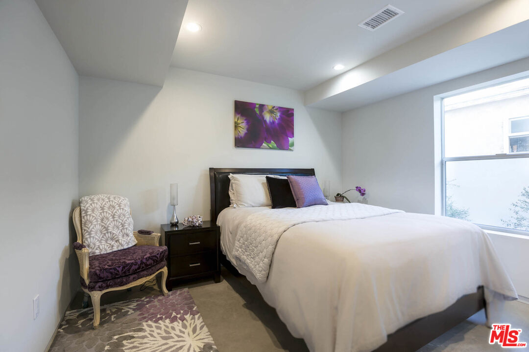 615 6th Avenue, Unit 1/2 Venice, CA 90291 - Photo 34 of 44 a bedroom with bed and a window