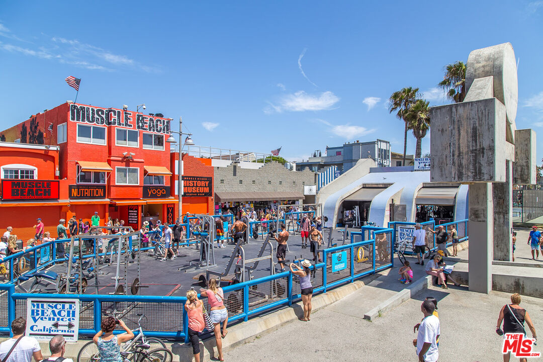 615 6th Avenue, Unit 1/2 Venice, CA 90291 - Photo 44 of 44 a view of street with